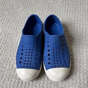 Native Kids Water Shoes in Bright Blue